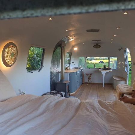 Airstream, Vintage American Caravan & Hottub Ашбертон Экстерьер фото